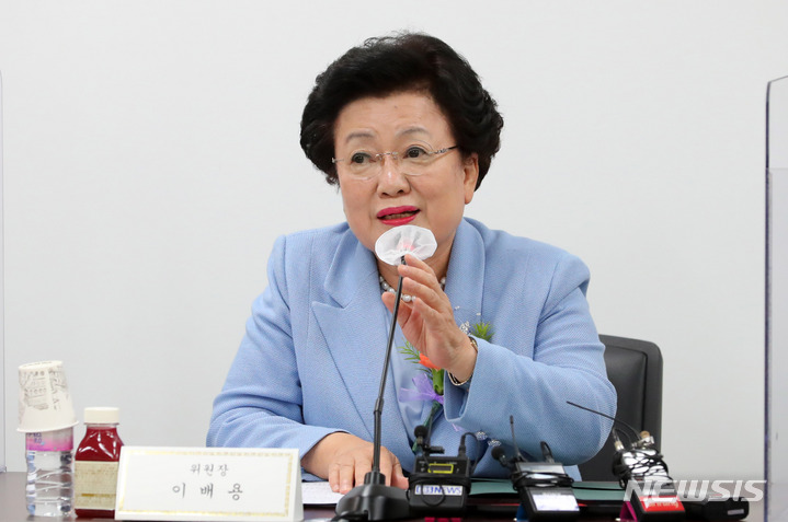 [서울=뉴시스] 배훈식 기자 = 이배용 대통령 소속 국가교육위원장이 27일 오후 서울 종로구 정부서울청사에서 열린 국교위 출범식에 참석해 발언하고 있다. 2022.09.27. dahora83@newsis.com