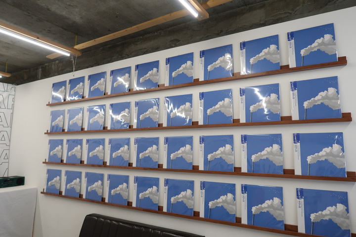 [서울=뉴시스] 파란노을 바이닐. 2022.09.28. (사진=포크라노스 제공) photo@newsis.com*재판매 및 DB 금지 *재판매 및 DB 금지