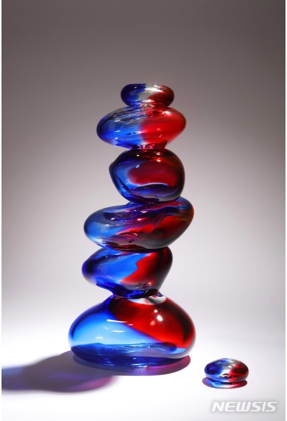 [서울=뉴시스]백종은 아침, 50 cm, Blown glass, 2022