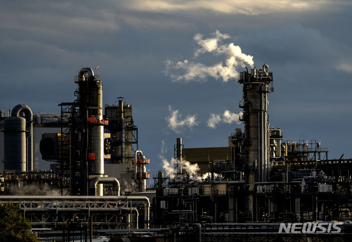 [루트비히스하펜=AP/뉴시스] 2022년 9월 촬영된 독일의 세계 최대 화학기업 바스프의 루트비히스하펜 공장. 2024.07.30. 