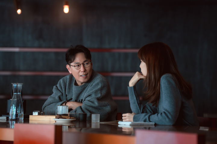 [서울=뉴시스] '인사이드 리릭스' 윤종신. 2022.09.29. (사진=왓챠 제공) photo@newsis.com*재판매 및 DB 금지 *재판매 및 DB 금지