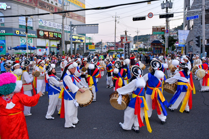 제56회 여수거북선축제 통제영 길놀이. 매구(농악)놀이. *재판매 및 DB 금지