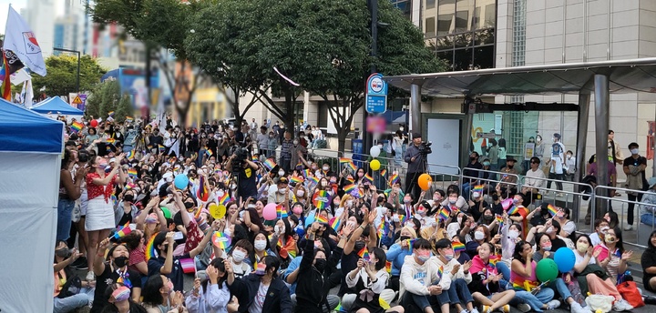 [대구=뉴시스] 고여정 기자 = 1일 오후 대구시 중구 대중교통전용지구에서 제14회 대구퀴어문화축제가 개최됐다. 2022.10.01 ruding@newsis.com *재판매 및 DB 금지