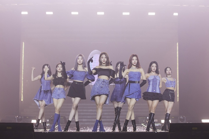 [서울=뉴시스] 프로미스나인 첫 콘서트. 2022.10.01. (사진= 플레디스 엔터테인먼트 제공) photo@newsis.com*재판매 및 DB 금지 *재판매 및 DB 금지