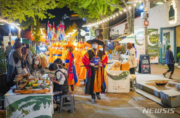 [순천=뉴시스] 문화재 활용사업 '순천시 문화재야행'. (사진=전남도 제공) 2022.10.03. photo@newsis.com