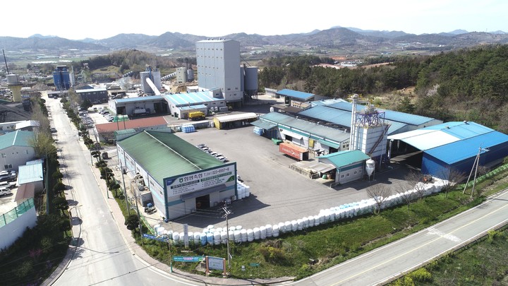 [함평=뉴시스] 전남 함평축협 TMR(완전배합사료) 가공공장 전경. (사진=전남도 제공) 2022.10.04. photo@newsis.com *재판매 및 DB 금지