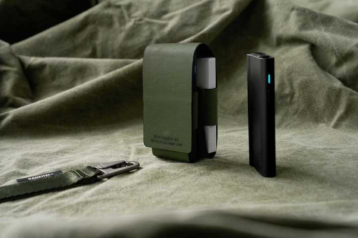 BAT로스만스, '글로X카네이테이' 협업 빈티지 케이스 출시