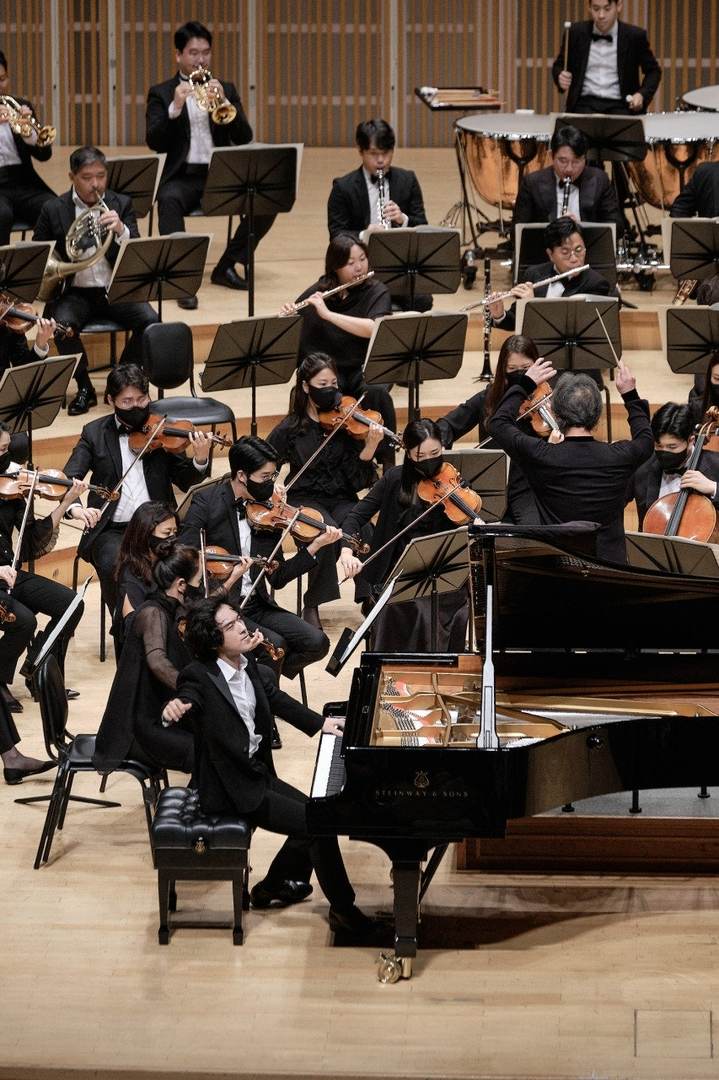 [서울=뉴시스]지난 5일 서울 송파구 롯데콘서트홀에서 열린 '정명훈&원 코리아 오케스트라' 공연. 이날 협연자는 반 클라이번 콩쿠르 역대 최연소 우승자인 피아니스트 임윤찬이 나섰다. (사진=롯데콘서트홀 제공) 2022.10.06. photo@newsis.com *재판매 및 DB 금지