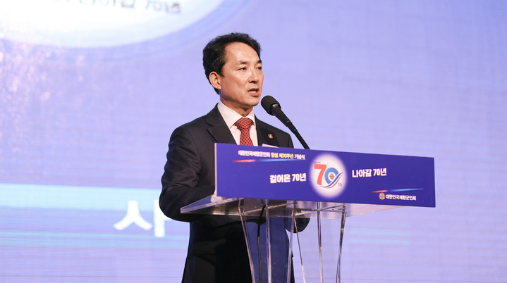 [서울=뉴시스] 박민식 국가보훈처장이 6일 서울 용산구 하얏트호텔에서 열린 제70주년 재향군인의 날 기념행사에 참석해 축사를 하고 있다. (사진=국가보훈처 제공) 2022.10.06. photo@newsis.com *재판매 및 DB 금지