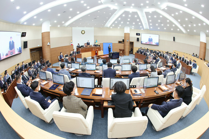 [창원=뉴시스] 강경국 기자 = 경남 창원시의회가 7일 3차 본회의를 끝으로 23일 간 이어진 제118회 제1차 정례회를 마무리하고 있다. (사진=창원시청 제공). 2022.10.07. photo@newsis.com *재판매 및 DB 금지