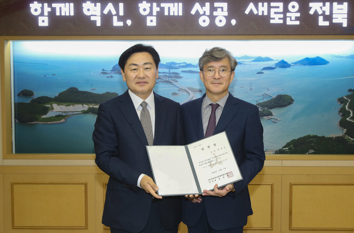 [전주=뉴시스]이동민 기자 = 이경윤 前청와대 문화비서관이 7일 전북문화관광재단 대표이사로 임명됐다.(전북문화관광재단 제공) *재판매 및 DB 금지