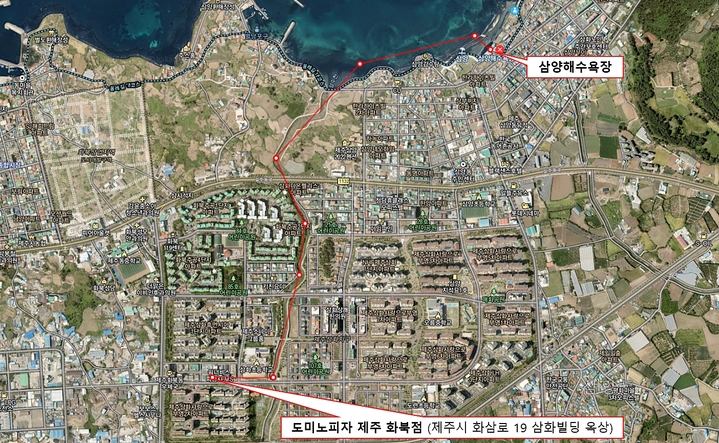 [제주=뉴시스] 8·9·15·16일 나흘 동안 피자를 배송하게 되는 자율비행 드론의 경로(붉은 색 실선). 직선 비행이 아닌, 사람이 최대한 없는 지역으로 경로가 설정됐다. (그림=제주도 제공) 2022.10.07. photo@newsis.com *재판매 및 DB 금지