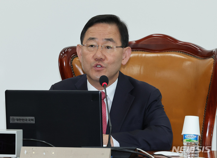 [서울=뉴시스] 최진석 기자 = 주호영 국민의힘 원내대표가 7일 국회에서 정부조직법 개편안에 관한 정부의 설명을 청취하고 의원 발의하기 위한 화상 의원총회에서 발언하고 있다. (공동취재사진) 2022.10.07. photo@newsis.com