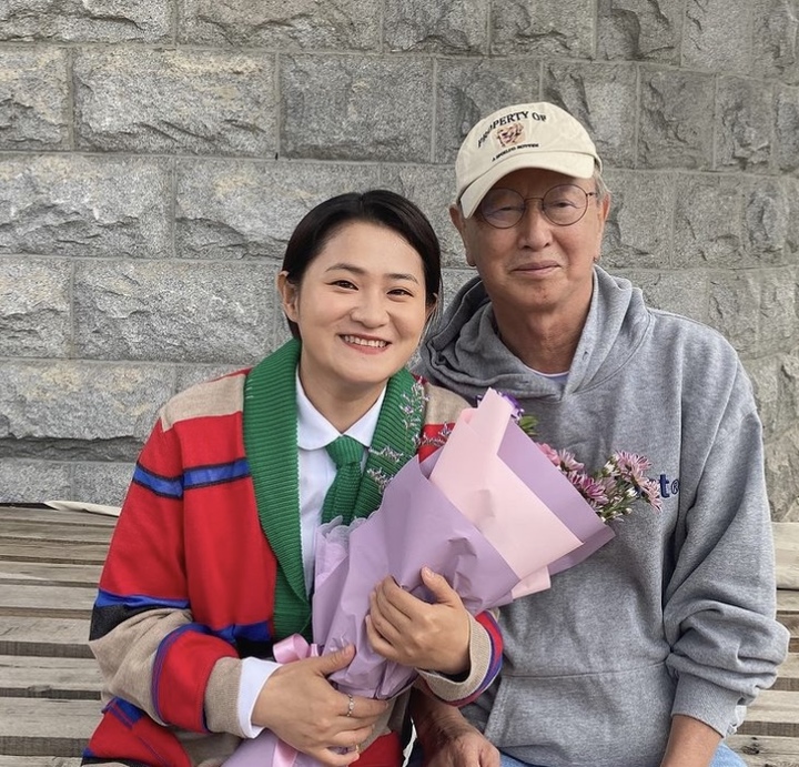 [서울=뉴시스] 김신영, 전유성. 2022.10.11. (사진 = 인스타그램 캡처) photo@newsis.com*재판매 및 DB 금지 *재판매 및 DB 금지