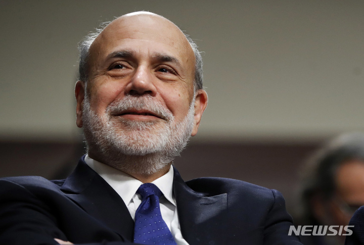 [AP/뉴시스] 올 노벨경제학상 공동수상자인 벤 버냉키 전 미연준의장의 2017년 자료사진