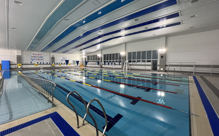 [창원=뉴시스] 강경국 기자 = 경남 창원시 의창구 북면 감계복지센터 수영장. (사진=창원시청 제공). 2022.10.11. photo@newsis.com *재판매 및 DB 금지