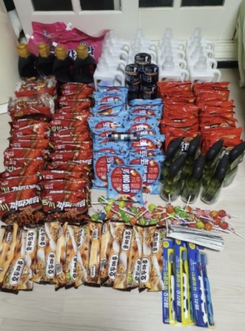 온라인 커뮤니티 '뽐뿌'에 올라온 ‘편털’(편의점 털이) 인증 사진(사진= 뽐뿌 캡처) *재판매 및 DB 금지