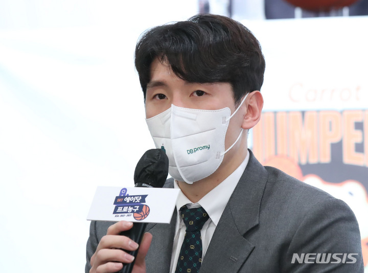 [서울=뉴시스] 조수정 기자 = 농구 선수 두경민. 2022.10.11. chocrystal@newsis.com
