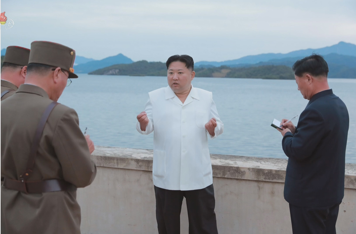 [서울=뉴시스] 조선중앙TV는 김정은 북한 국무위원장이 지난달 25일부터 이달 9일까지 인민군 전술핵운용부대 등의 군사훈련을 지도했다고 11일 보도했다. (사진=조선중앙TV 캡처) 2022.10.11. photo@newsis.com *재판매 및 DB 금지