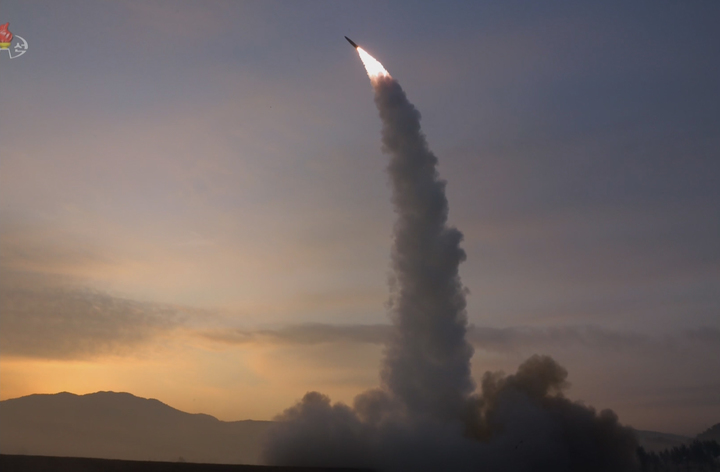 [서울=뉴시스] 조선중앙TV는 김정은 북한 국무위원장이 지난달 25일부터 이달 9일까지 인민군 전술핵운용부대 등의 군사훈련을 지도했다고 11일 보도했다. (사진=조선중앙TV 캡처) 2022.10.11. photo@newsis.com *재판매 및 DB 금지
