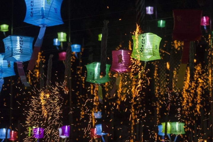 [뉴시스=세종]세종시 영평사에서 실시된 낙화놀이 전경. 2022.10.13. *재판매 및 DB 금지