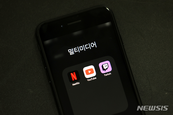 [서울=뉴시스] 조성우 기자 = 넷플릭스, 유튜브, 트위치 자료사진. 2022.10.13. xconfind@newsis.com