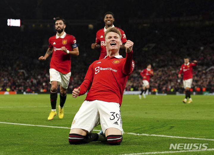 [맨체스터=AP/뉴시스]맨유 맥토미니 결승골. 2022.10.13.