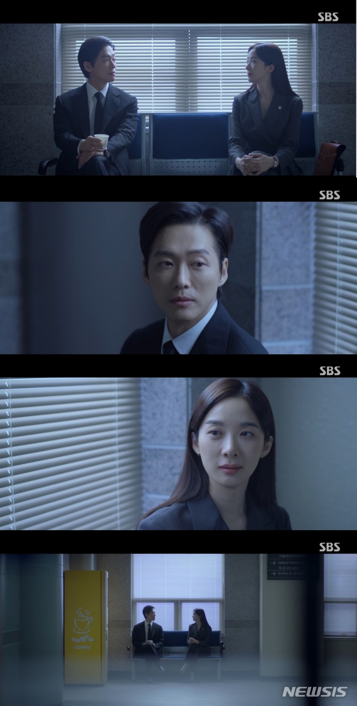 [서울=뉴시스] 남궁민, 이청아. 2022.10.15. (사진 = SBS '천원짜리 변호사' 7회 캡쳐) photo@newsis.com*재판매 및 DB 금지