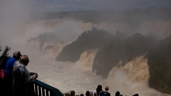 지난 13일(현지시각) 브라질 쪽에서 바라본 이구아수 폭포의 모습. 출처: 유튜브 이용자 Colin Reid *재판매 및 DB 금지