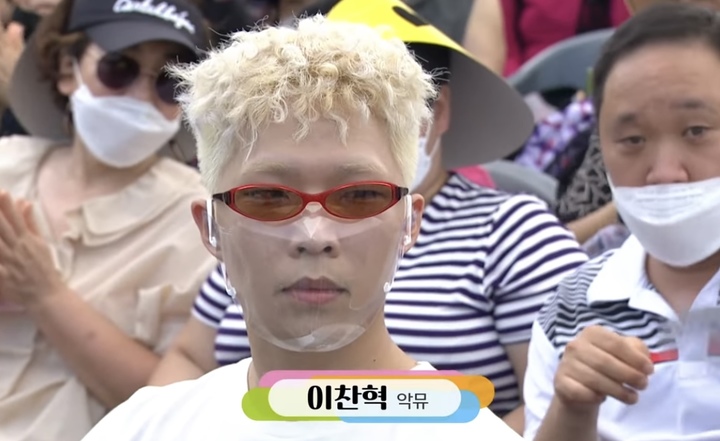 [서울=뉴시스] '전국노래자랑'에 나온 이찬혁. 2022.10.17. (사진 = KBS 1TV 캡처) photo@newsis.com*재판매 및 DB 금지 *재판매 및 DB 금지