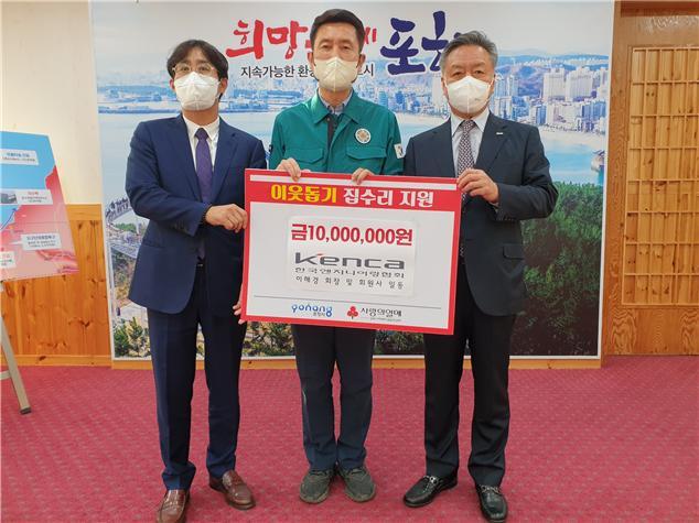 왼쪽부터 서호형 경북(대구)지회장, 이강덕 포항시장, 이해경 한국엔지니어링 협회장(사진 제공=한국엔지니어링협회) *재판매 및 DB 금지