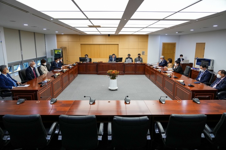 [전주=뉴시스] 전북도의회 공공의대 유치지원 특별위원회 회의 모습. *재판매 및 DB 금지