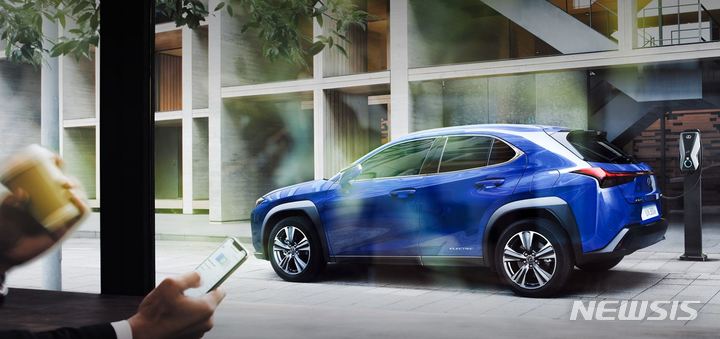 [서울=뉴시스]렉서스 UX300e.(사진=한국토요타자동차 제공) 2022.10.18 photo@newsis.com 