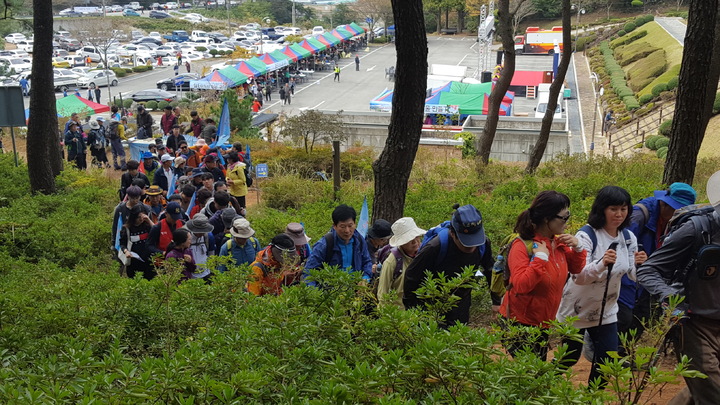 [고성(경남)=뉴시스] 신정철 기자= 경남 고성군이 오는 22일 오전 10시부터 엄홍길 대장과 함께하는 제10회 거류산 등산 축제를 개최한다.(사진=고성군 제공).2022.10.20. photo@newsis.com *재판매 및 DB 금지