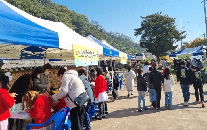 [괴산=뉴시스] 괴산행복교육지구 마을학교 축제. (사진=괴산군 제공) photo@newsis.com *재판매 및 DB 금지