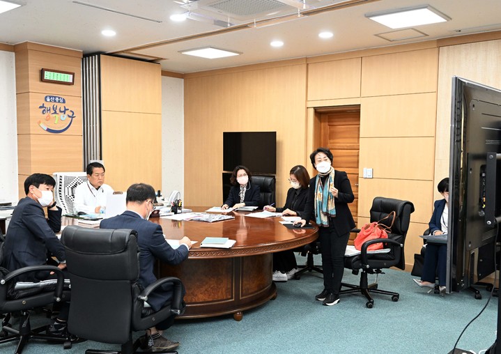 [울산=뉴시스]20일 울산 남구청 구청장실에서 무거현대시장 시설현대화사업 실시설계용역 중간보고회가 진행되고 있다. (사진=울산 남구 제공) 2022.10.20. photo@newsis.com *재판매 및 DB 금지