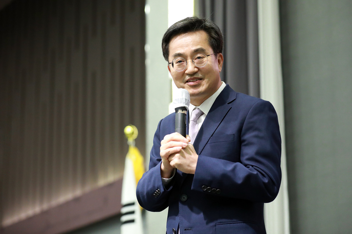 21일 오후 수원월드컵경기장 WI컨벤션 1층에서 열린 2022 독립야구단 경기도리그 폐회식에서 김동연 경기도지사가 격려사를 하고 있다. (사진=경기도 제공) *재판매 및 DB 금지