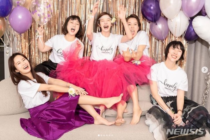 [서울=뉴시스] 왼쪽부터 김지민, 박나래, 황보라, 정이랑. 2022.10.22. (사진 = 황보라 인스타그램 캡쳐) photo@newsis.com*재판매 및 DB 금지