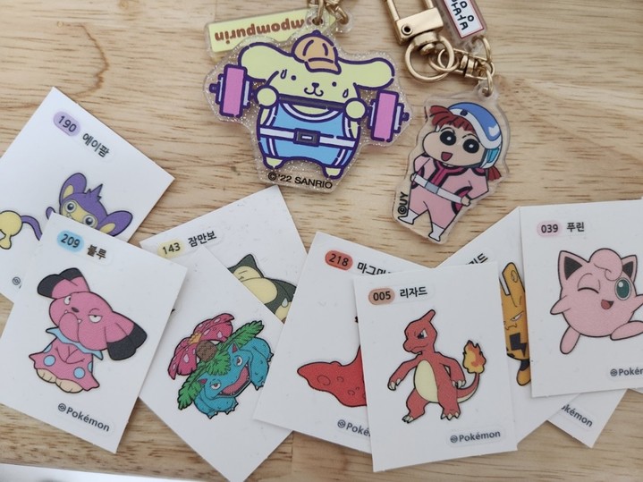 [서울=뉴시스] 최윤정 인턴 기자 = 띠부띠부씰과 키링. 2022.10.23. Centiner0913@newsis.com *재판매 및 DB 금지