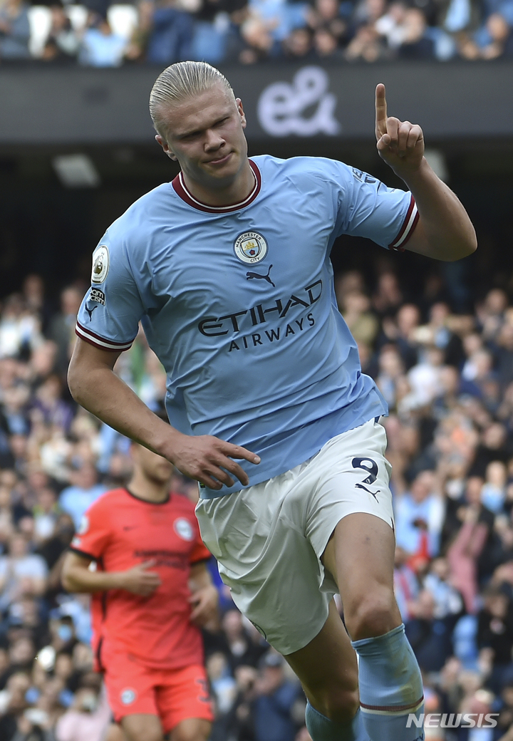 [멘체스터=AP/뉴시스] 브라이튼 전에서 득점 후 기뻐하는 맨체스터시티 홀란. 2022.10.22. 