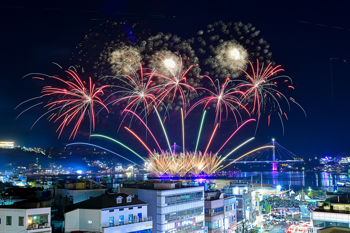 2022년 개최된 여수 밤바다 불꽃축제. *재판매 및 DB 금지