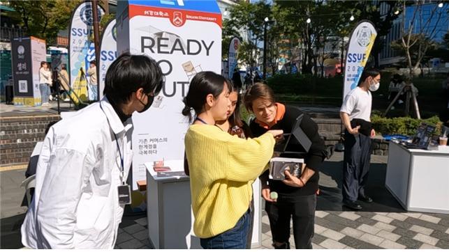 서강대 캠퍼스타운 입주기업 '데미안즈컴퍼니' 서비스 시연 모습. 사진 서강대 *재판매 및 DB 금지