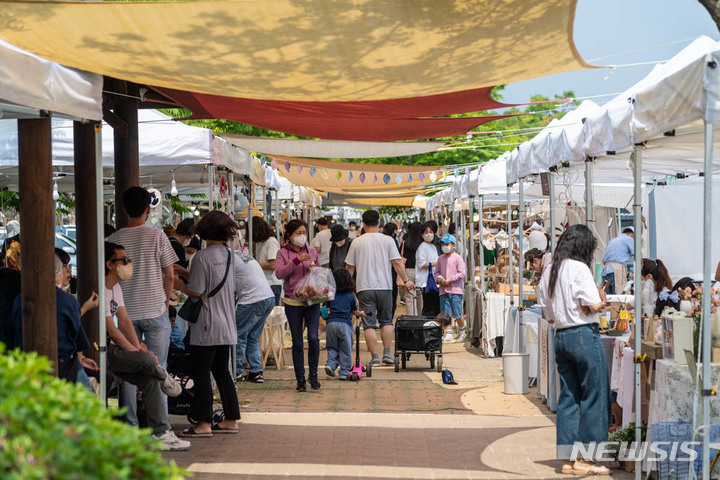 [서울=뉴시스] 2022 공예주간 행사 이미지. (사진=한국공예·디자인문화진흥원 제공) 2023.01.26. photo@newsis.com *재판매 및 DB 금지