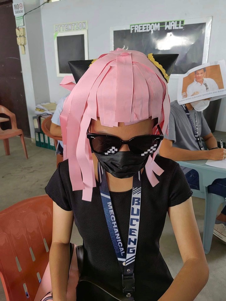 [서울=뉴시스] 마리 교수는 학생들에게 '모자'를 준비할 것을 주문했다. (사진출처: 페이스북 캡처) 2022.10.24. *재판매 및 DB 금지