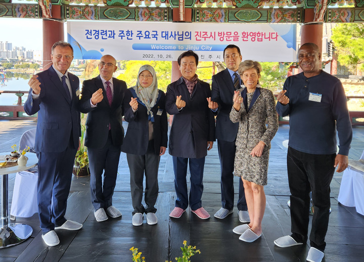 [진주=뉴시스]조규일 진주시장, 전경련 및 주한 주요국 대사와 차담회. *재판매 및 DB 금지