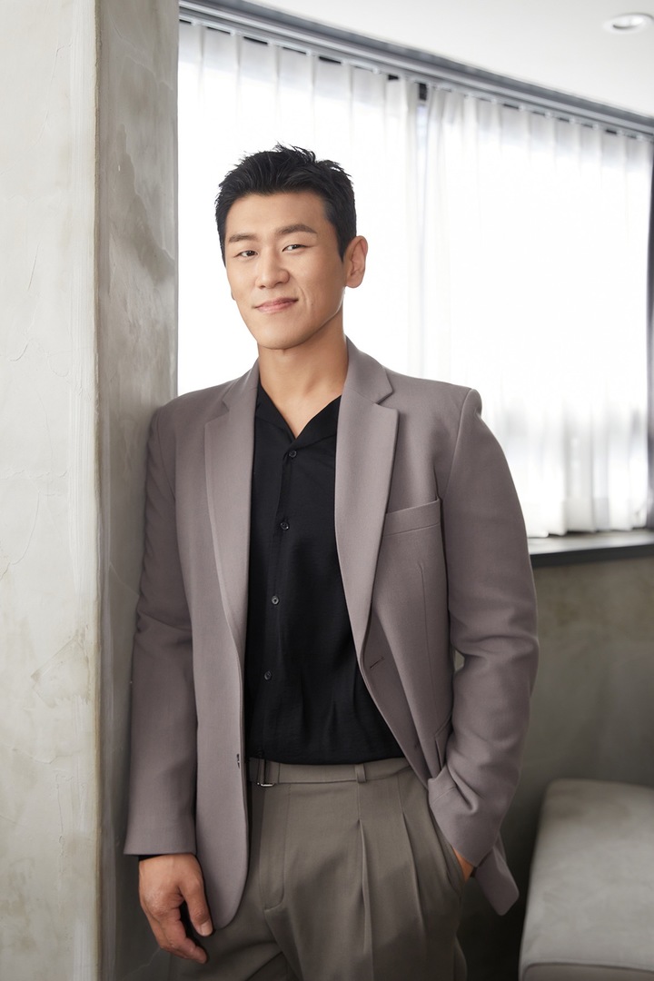 [서울=뉴시스]배우 강홍석. (사진=씨제스 엔터테인먼트 제공) 2022.10.26. photo@newsis.com *재판매 및 DB 금지