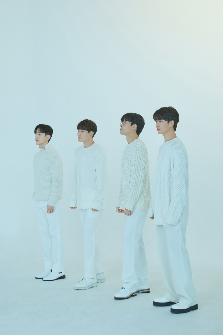 [서울=뉴시스] '노을' (왼쪽부터) 나성호, 전우성, 이상곤, 강균성. 2022.10.27. (사진=씨제스엔터테인먼트 제공) photo@newsis.com *재판매 및 DB 금지 *재판매 및 DB 금지