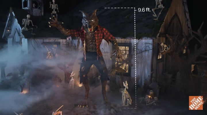 [서울=뉴시스] 올해 핼러윈을 대표할 제일 인기 있는 캐릭터는 홈 디포의 근육질 늑대인간이라고 27일(현지시간) 워싱턴 포스트가 보도했다.&nbsp; <출처 : Halloween Daily News 유튜브 캡처> 2022.10.28. *재판매 및 DB 금지