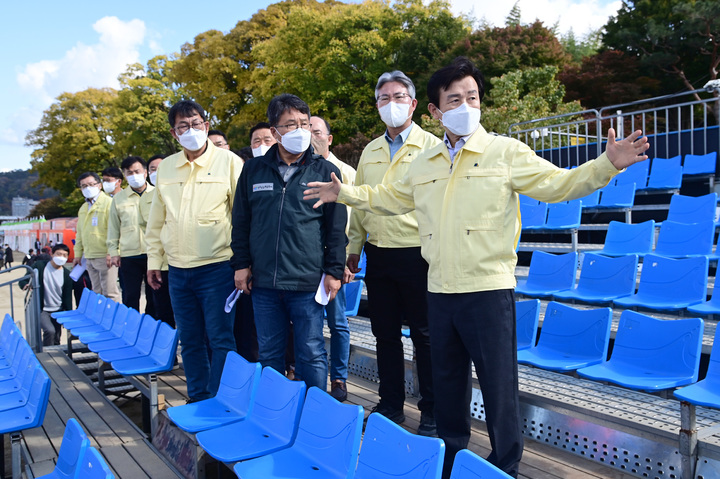 [진주=뉴시스]조규일 진주시장, 10월 축제장 안전점검. *재판매 및 DB 금지