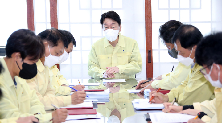 [전주=뉴시스] 서울 이태원 참사와 관련해 우범기 전북 전주시장이 30일 긴급 간부회의를 소집해 핼러윈 축제 등 청년 밀집지역 등에 대한 철저한 안전 점검을 지시했다. 2022.10.30 (사진 = 전주시 제공) *재판매 및 DB 금지